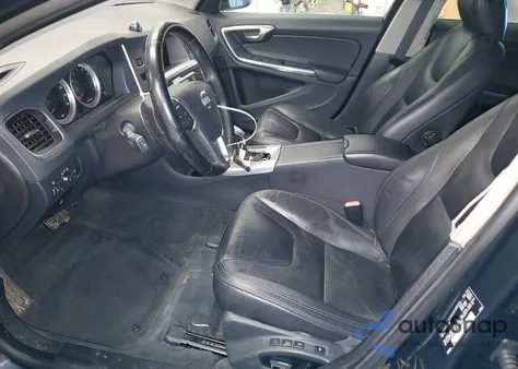 2013 Volvo S60 T5 z USA, uszkodzony, nr VIN YV1612FS4D2227109